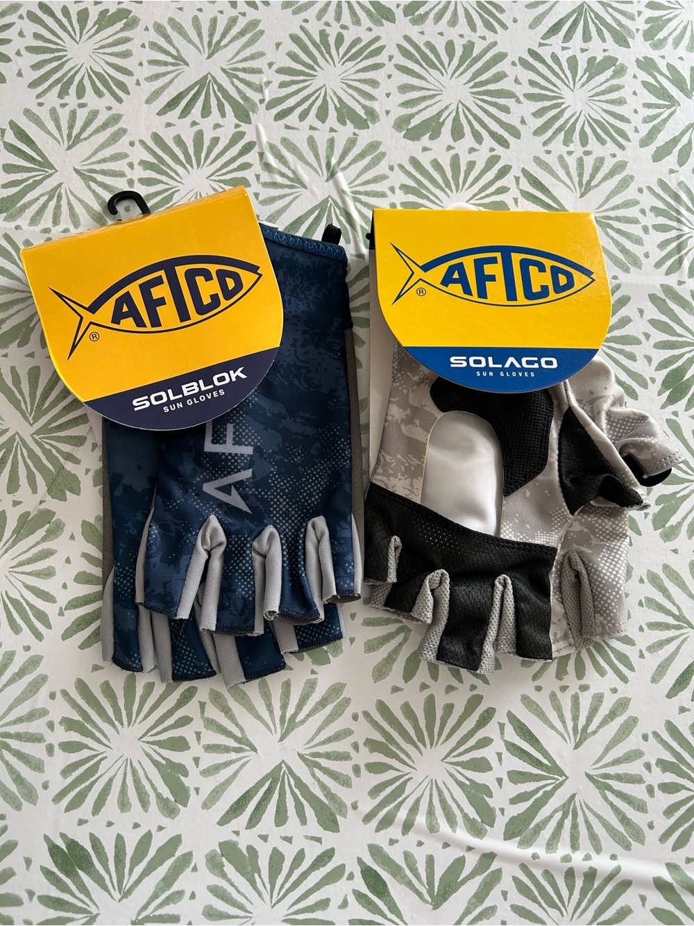 AFTCO Fingerless Sun Gloves in Navy and Gray set of 2 Solblok and Solago